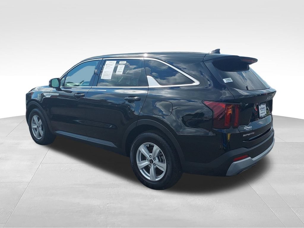 Used 2026 Kia Sorento LX FWD image 3