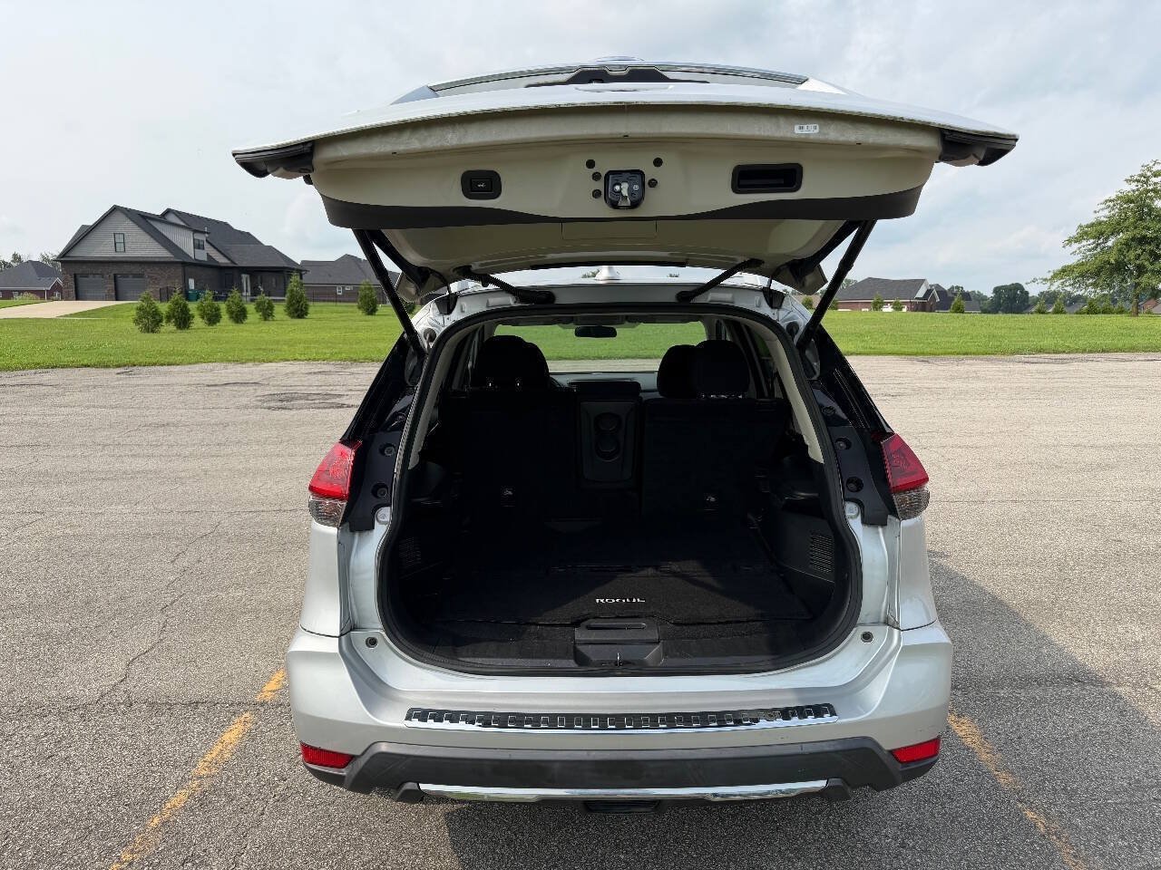 Used 2018 Nissan Rogue SV FWD image 6