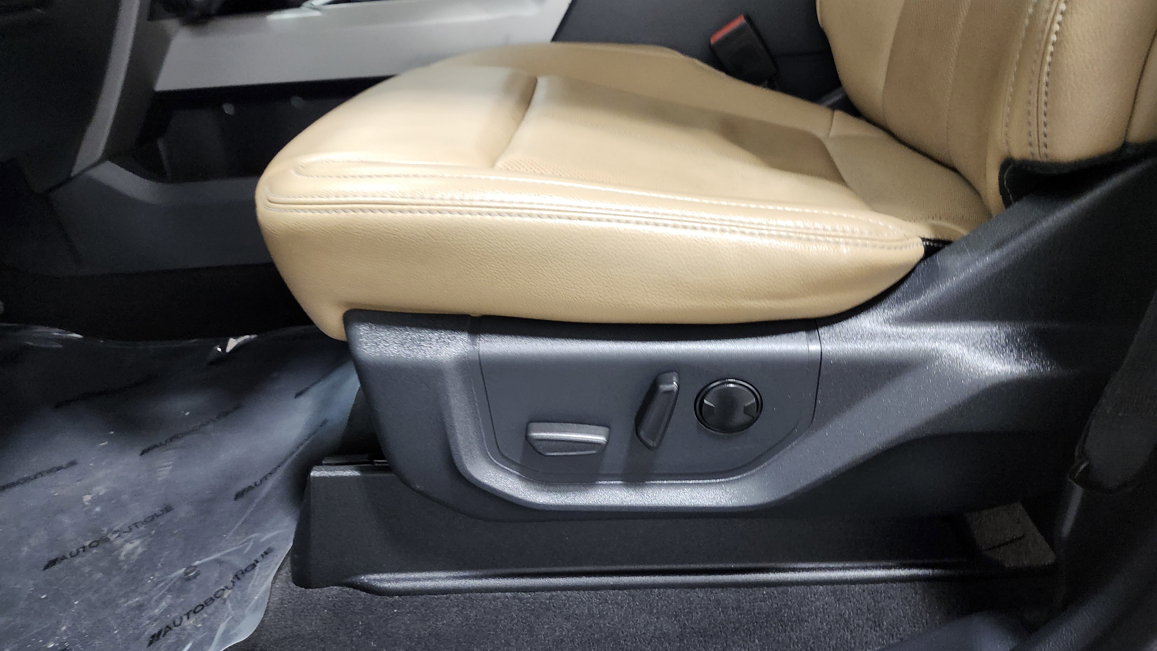 Used 2022 Ford F350 Lariat w/ Lariat Ultimate Package image 24