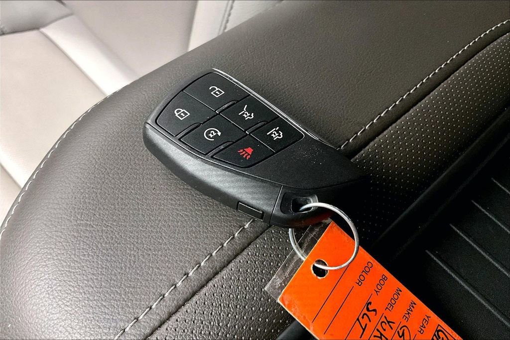 Used 2023 GMC Yukon SLT w/ SLT Luxury Package image 13