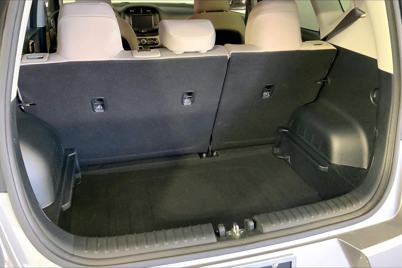 Used 2025 Kia Soul LX FWD image 4