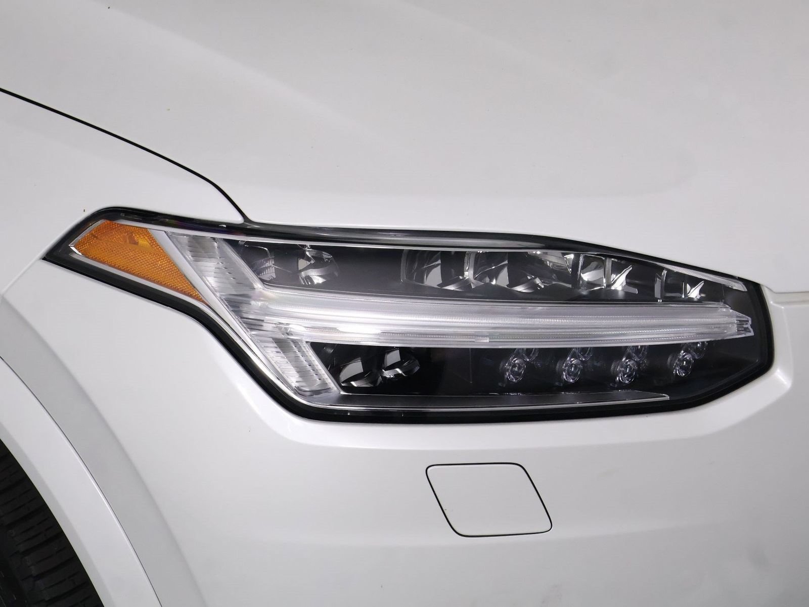 Certified 2023 Volvo XC90 T8 Plus AWD/4WD image 26