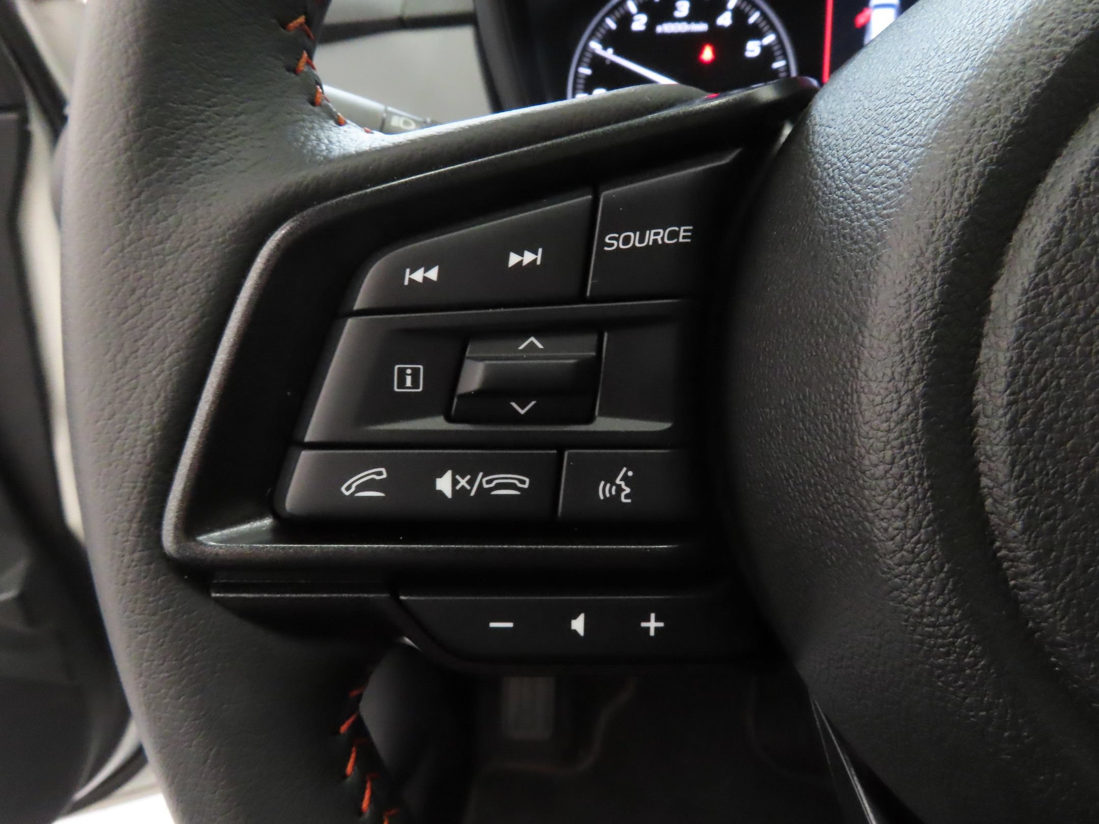 Used 2025 Subaru Crosstrek 2.5i Limited w/ Crosstrek Mirror Package AWD/4WD image 13