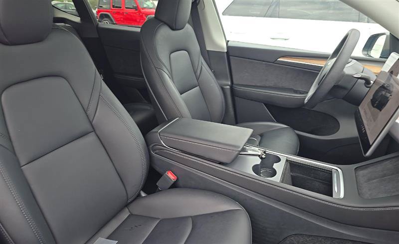 Used 2023 Tesla Model Y Long Range AWD/4WD image 5