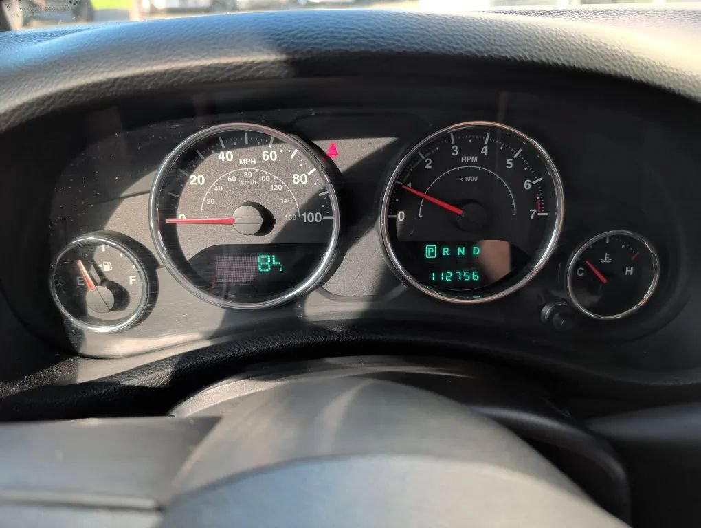 Used 2013 Jeep Wrangler Unlimited Sahara w/ Connectivity Group AWD/4WD image 31
