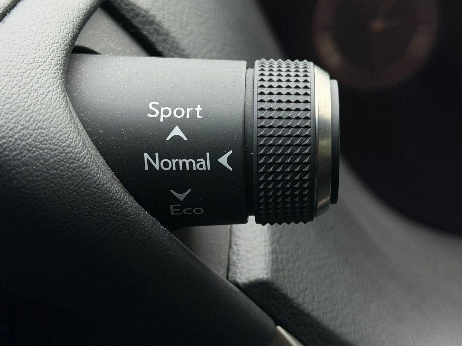 Certified 2020 Lexus ES 300h w/ Premium Package FWD image 38