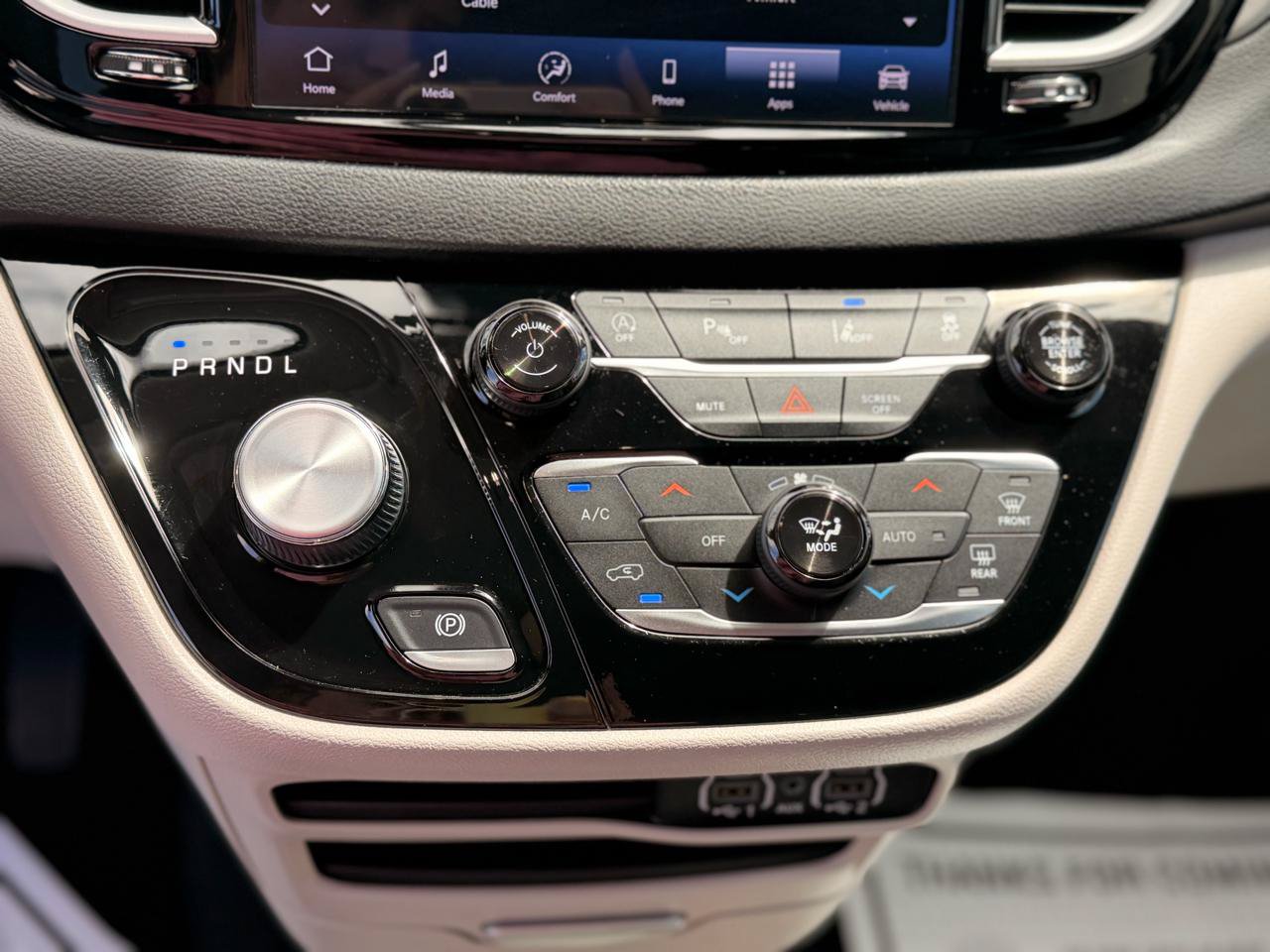 Used 2024 Chrysler Pacifica Touring-L FWD image 31