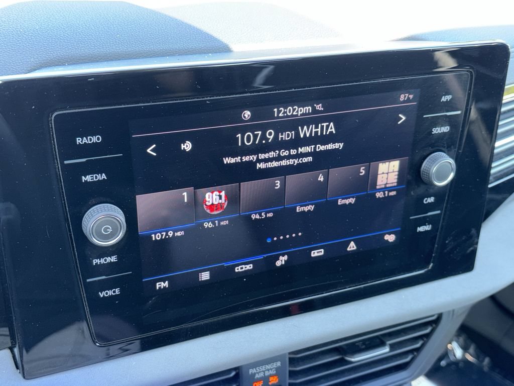 Used 2025 Volkswagen Jetta SE FWD image 3