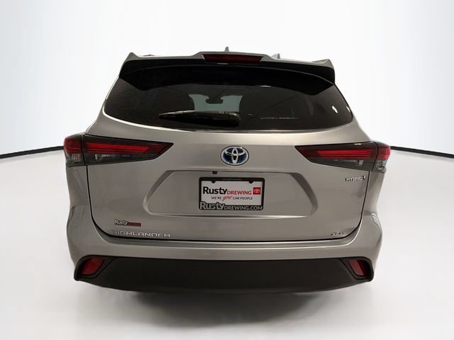 Certified 2024 Toyota Highlander XLE AWD/4WD image 5