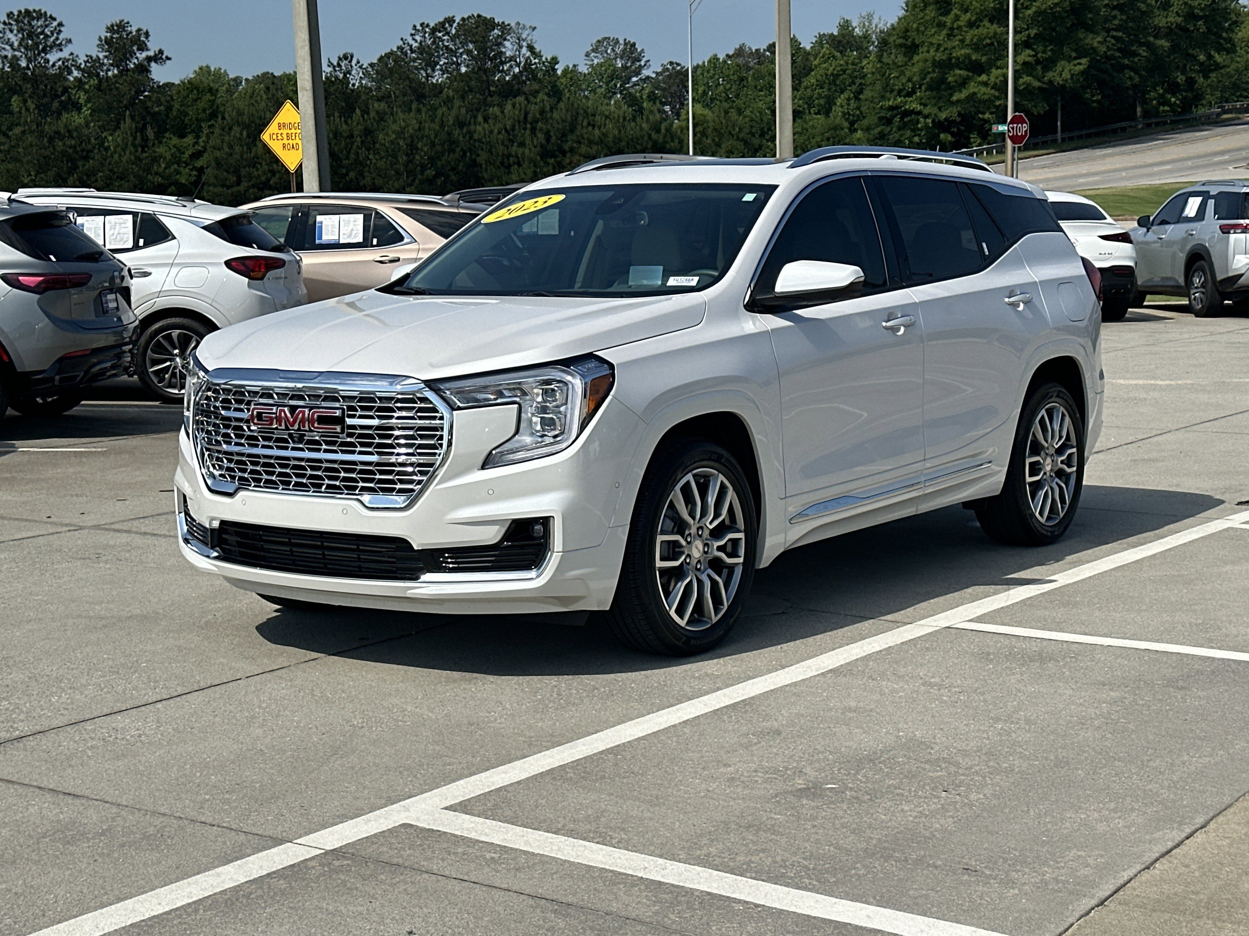 Used 2023 GMC Terrain Denali w/ Denali Premium Package AWD/4WD video 1