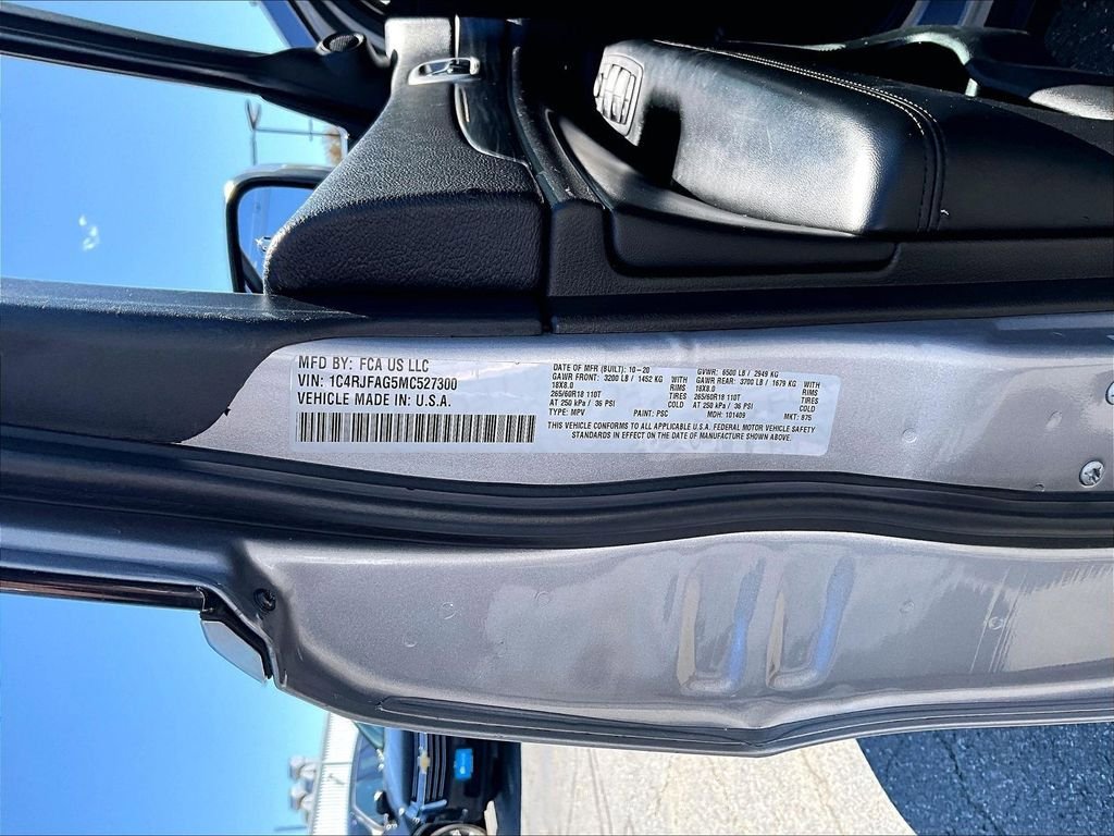 Used 2021 Jeep Grand Cherokee Laredo AWD/4WD image 37