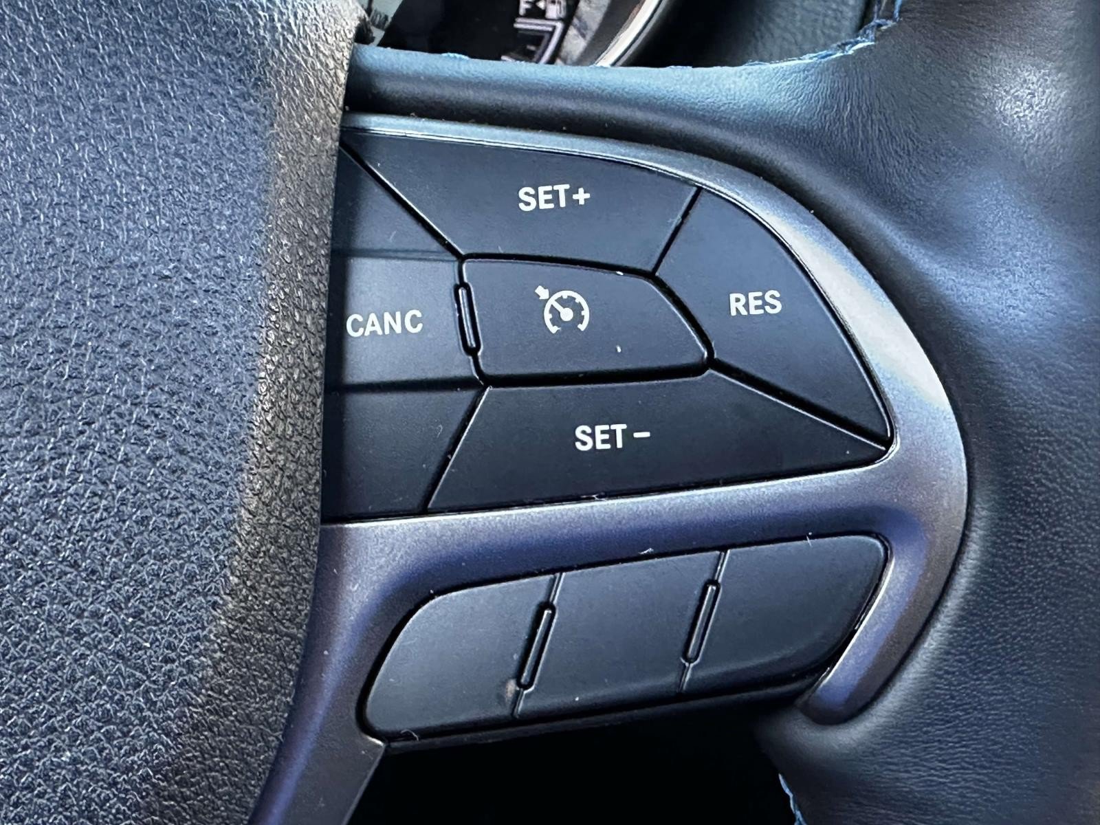 Used 2018 Jeep Grand Cherokee Laredo AWD/4WD image 27
