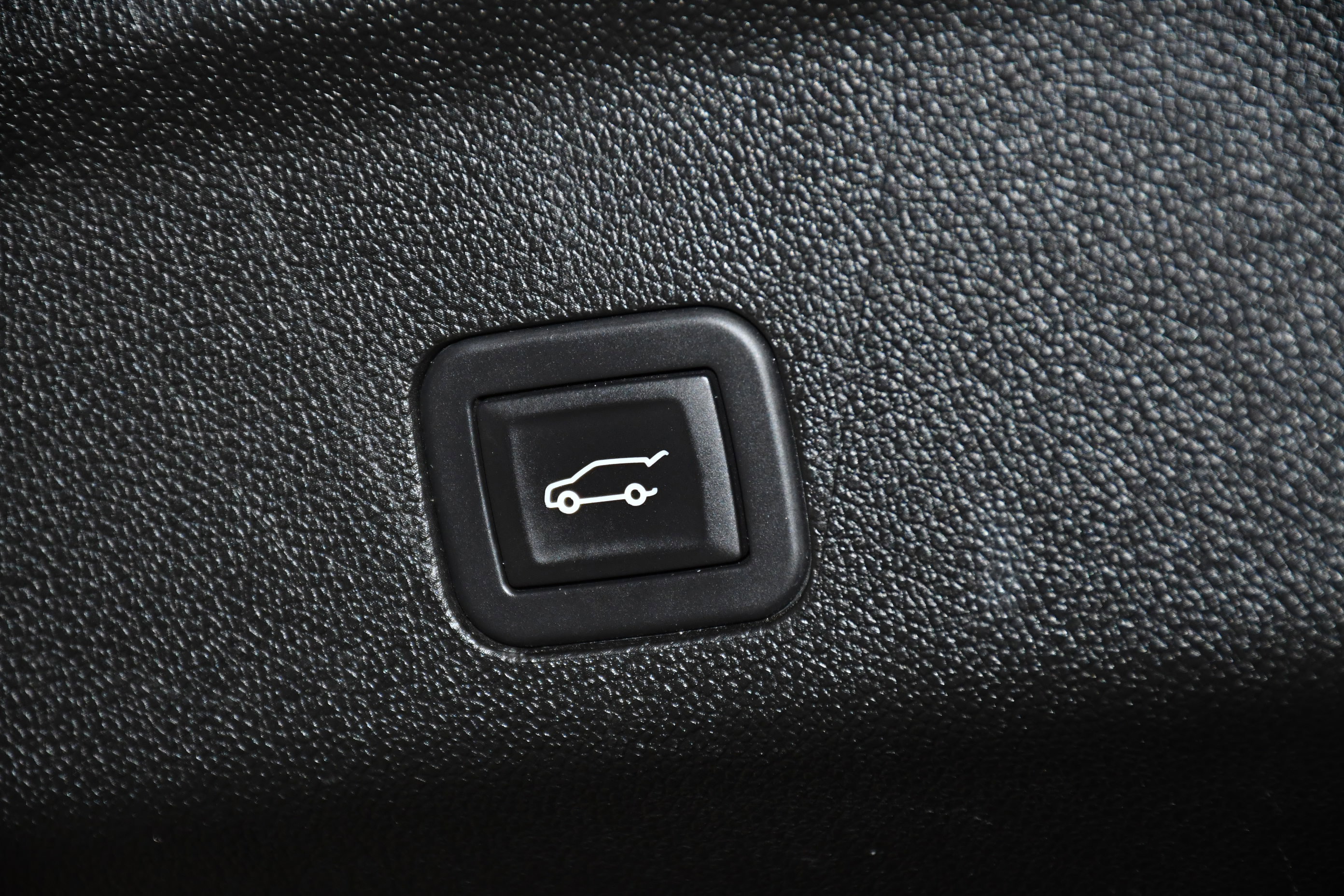 Used 2025 Chevrolet Suburban Z71 image 54