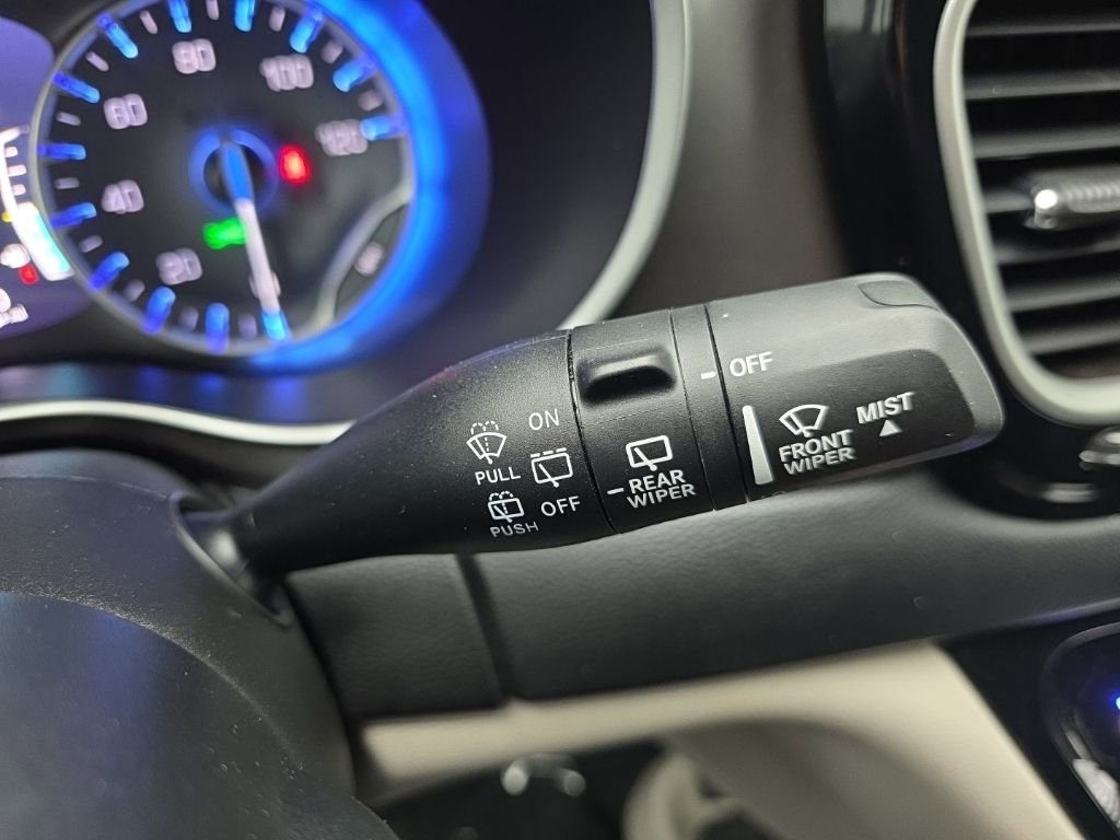 Used 2024 Chrysler Pacifica Touring-L image 29