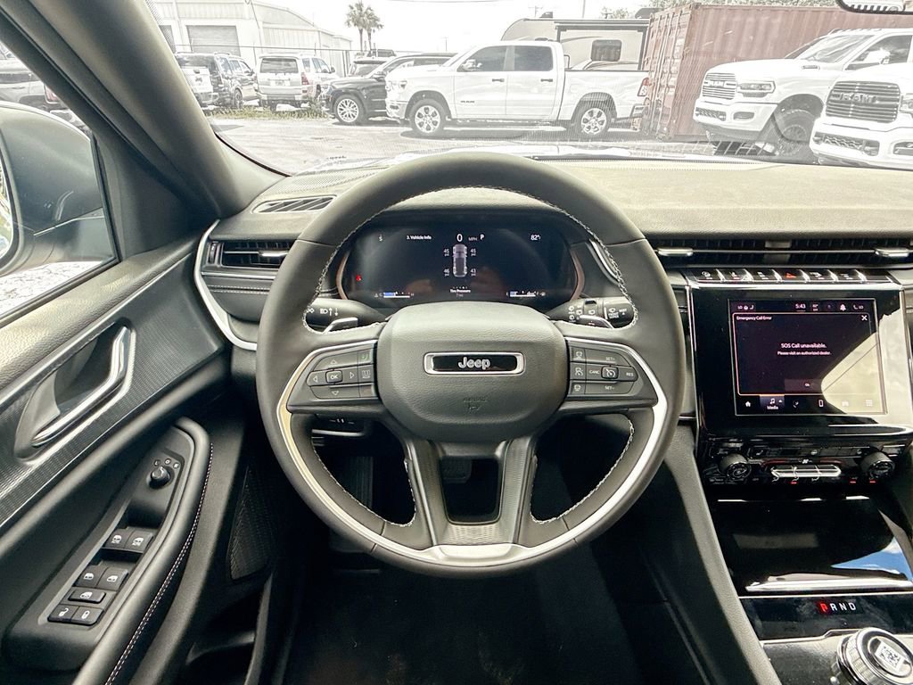 New 2025 Jeep Grand Cherokee Laredo w/ Luxury Tech Group I RWD image 11