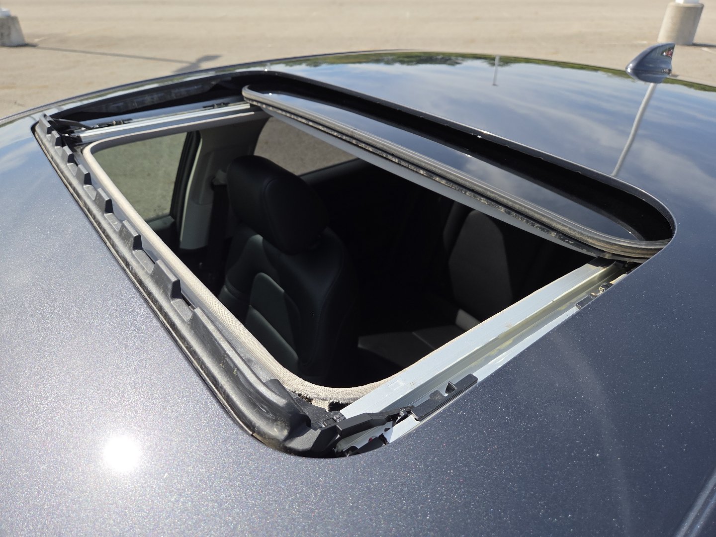 Used 2024 Honda Civic EX-L image 3