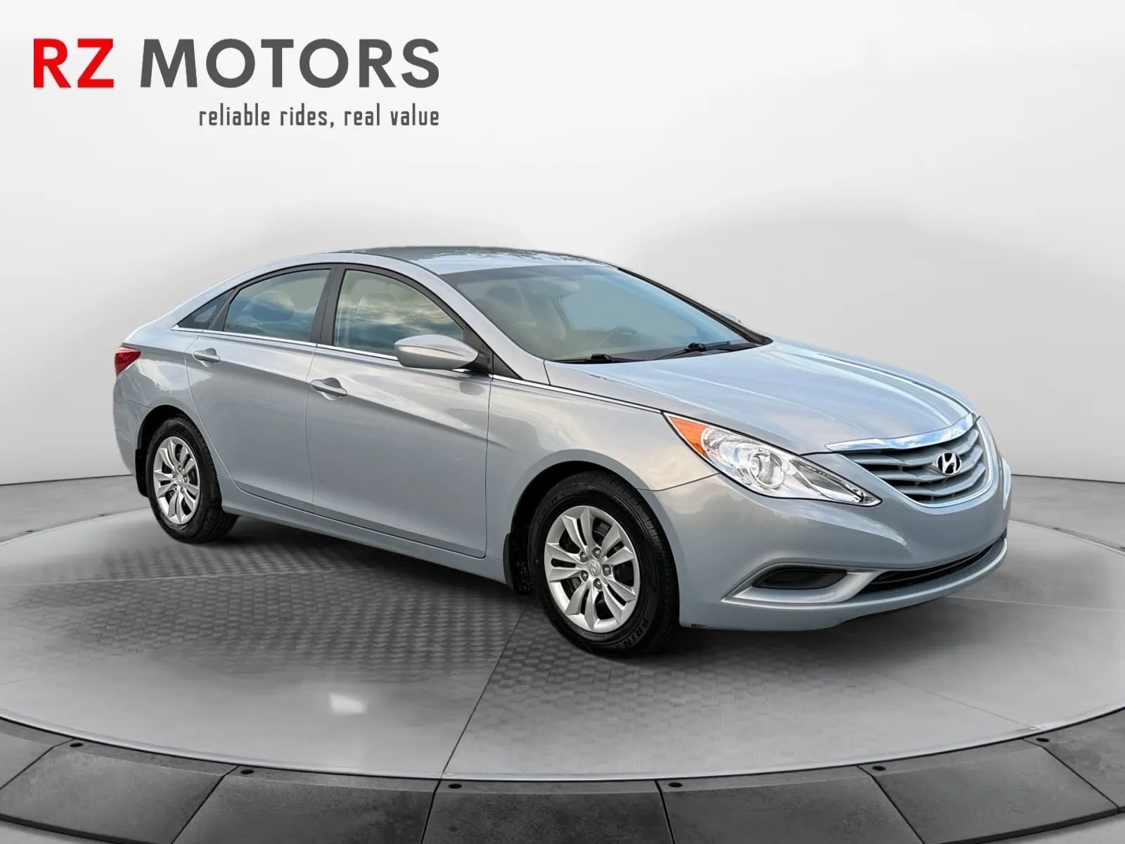 Used 2012 Hyundai Sonata GLS FWD image 2