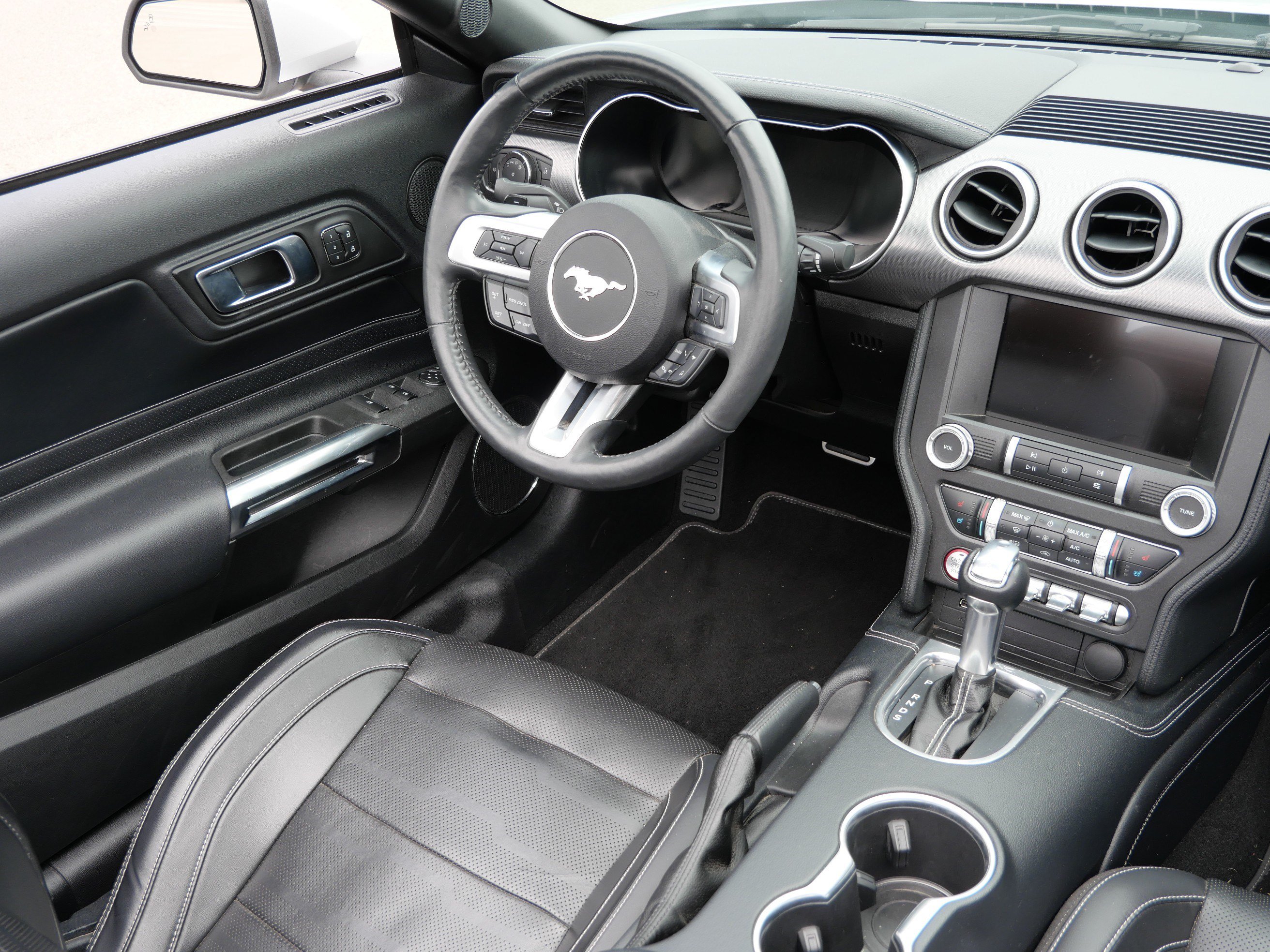 Used 2019 Ford Mustang GT Premium w/ Equipment Group 401A RWD image 9