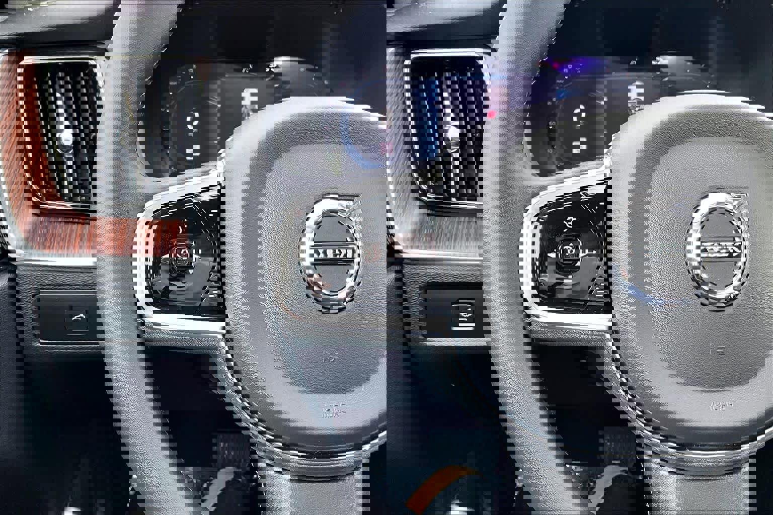 Certified 2023 Volvo XC60 B5 Plus image 22