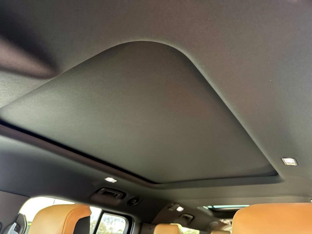 New 2026 Land Rover Defender 130 X-Dynamic SE image 17