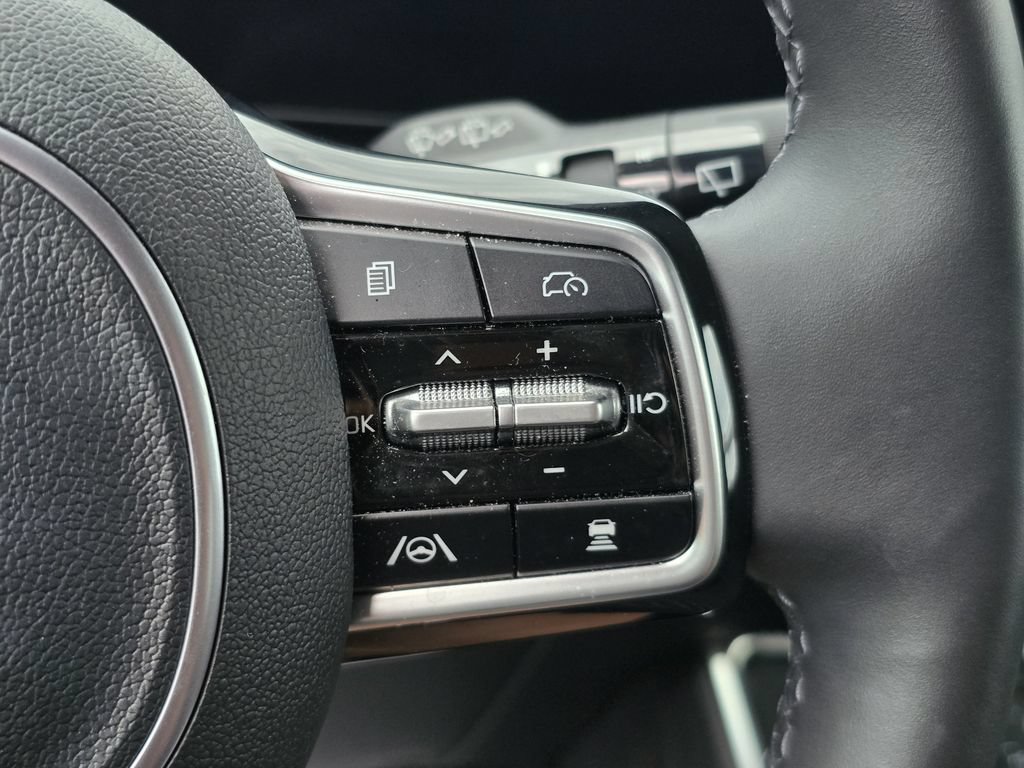 Certified 2025 Kia Carnival SX Prestige FWD image 30