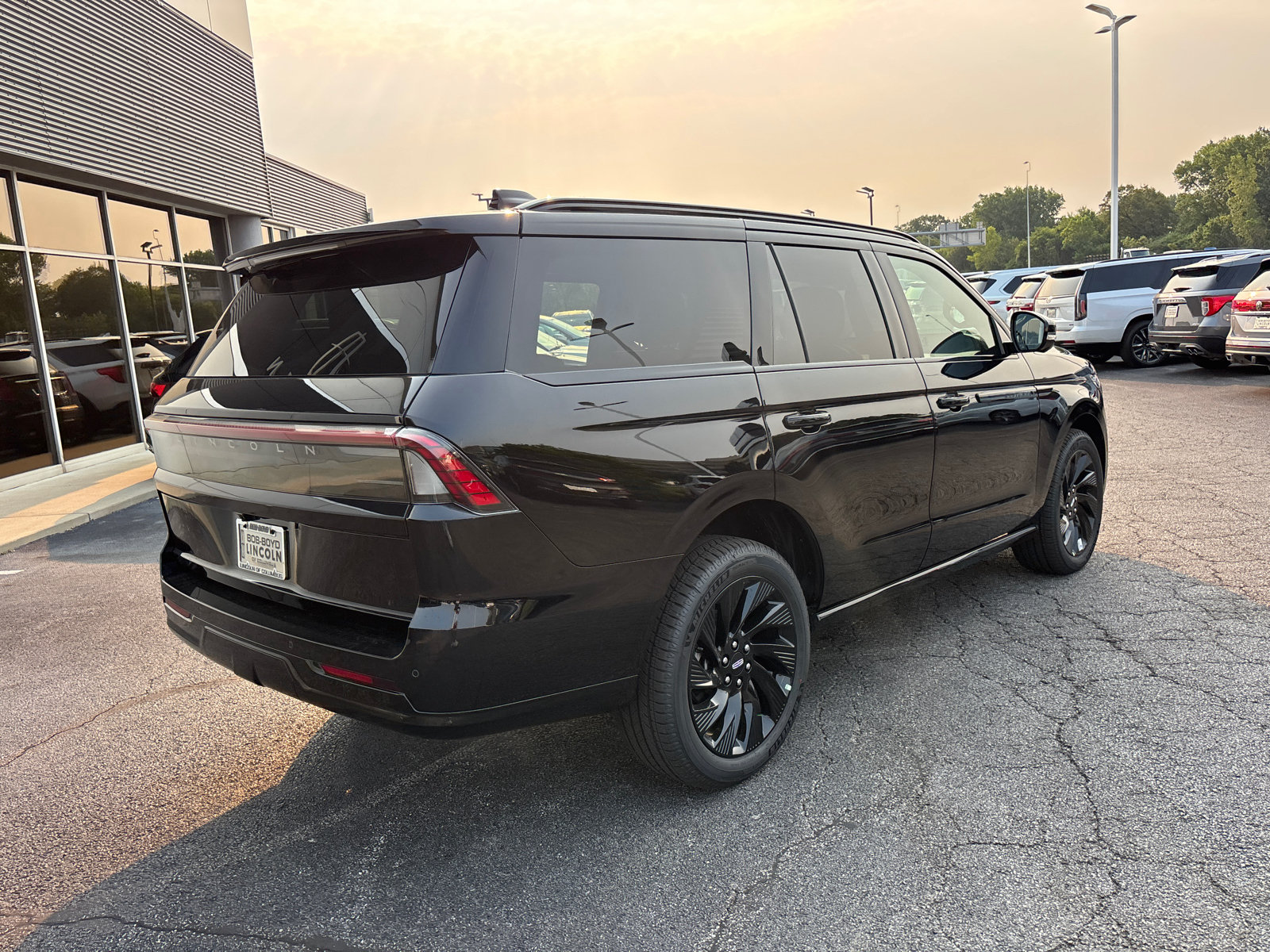 New 2027 Lincoln Navigator Reserve w/ Jet Appearance Package AWD/4WD image 7