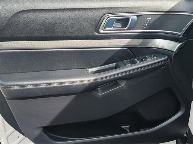 Used 2019 Ford Explorer XLT image 8