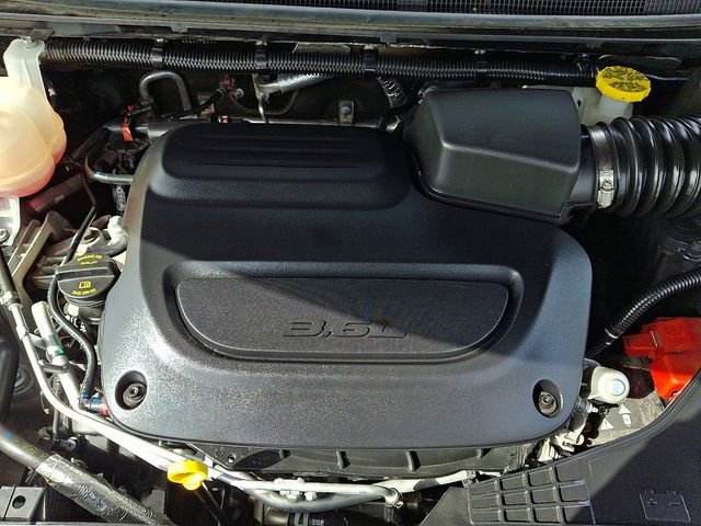 Used 2025 Chrysler Pacifica Select image 27