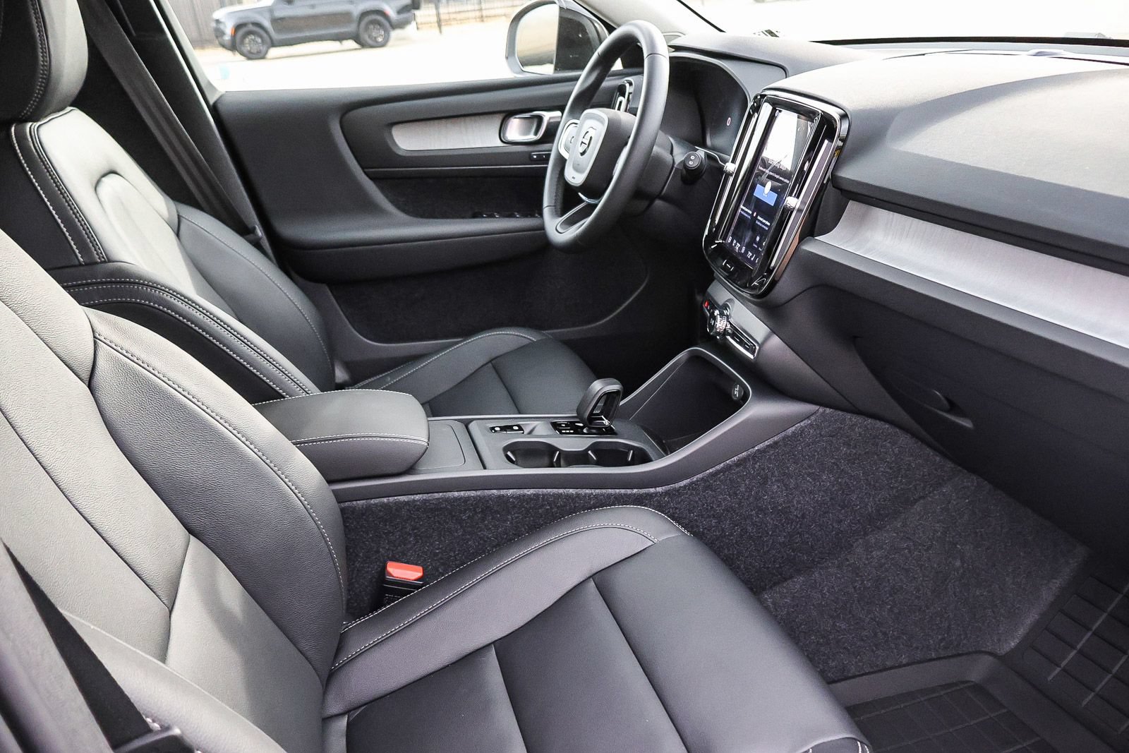 New 2026 Volvo XC40 B5 Core w/ Climate Package AWD/4WD image 17