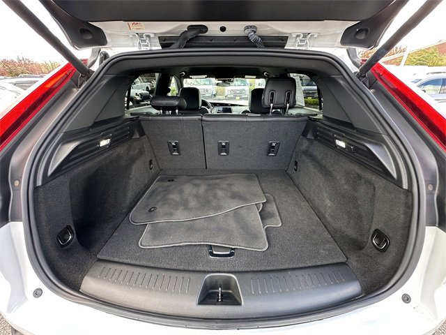 Used 2022 Cadillac XT4 Luxury w/ Cold Weather Package image 41