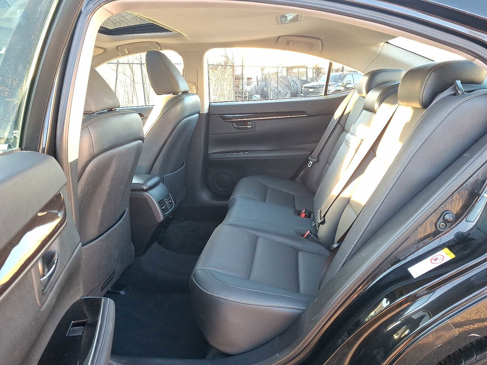 Used 2018 Lexus ES 350 w/ Ultra Luxury Package image 10