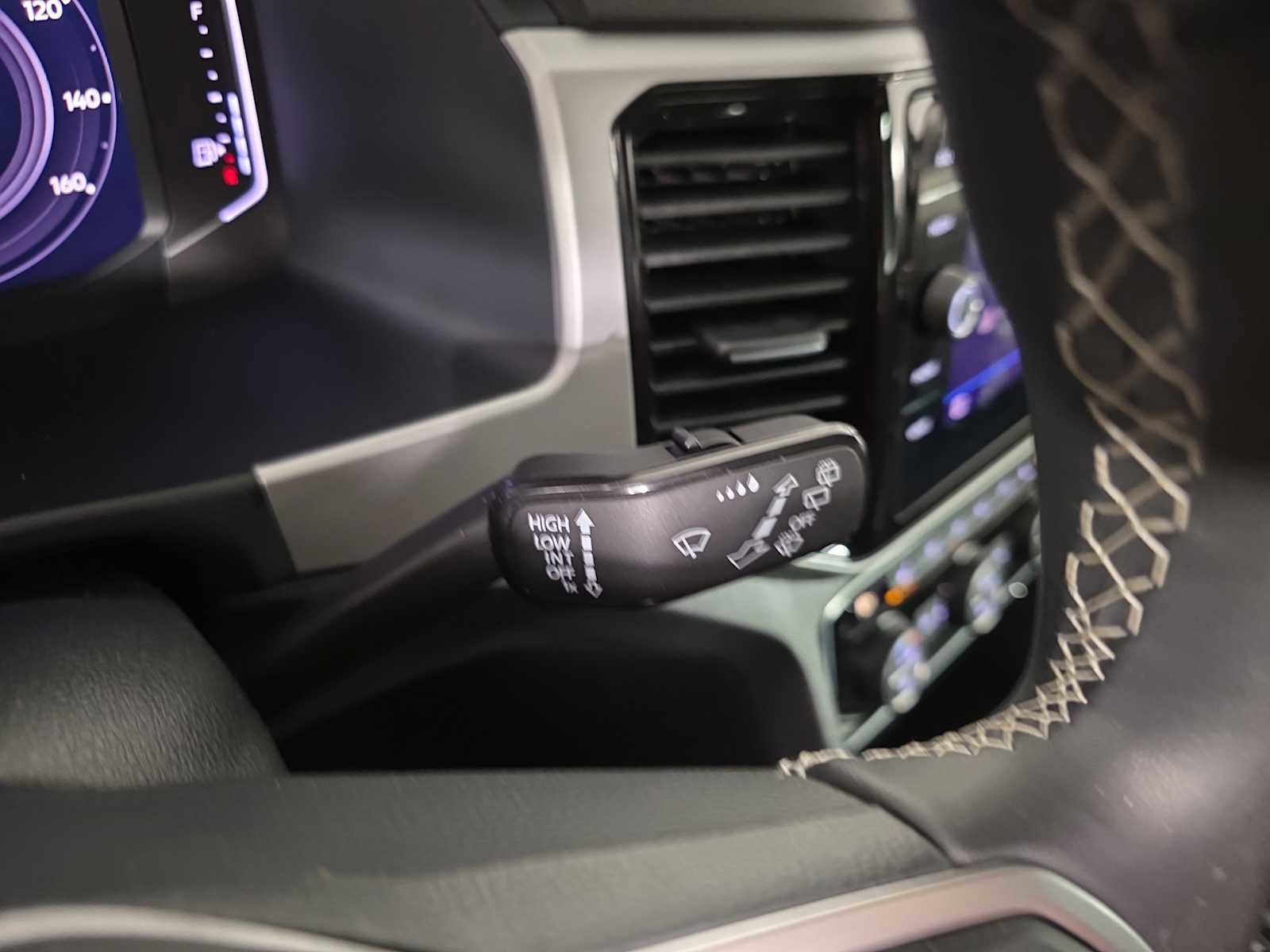 Used 2023 Volkswagen Atlas Cross Sport SE w/ Panoramic Sunroof Package image 21