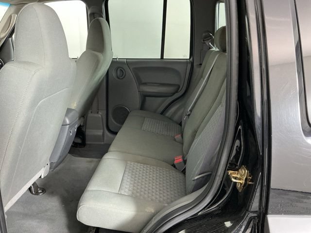 Used 2005 Jeep Liberty Sport AWD/4WD image 25