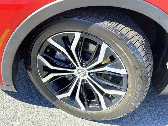 Certified 2023 Toyota Crown AWD/4WD image 9
