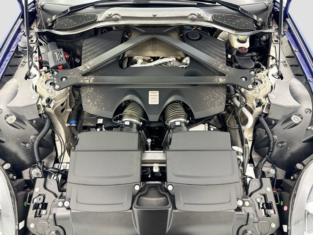 Used 2025 Aston Martin V8 Vantage Coupe image 24
