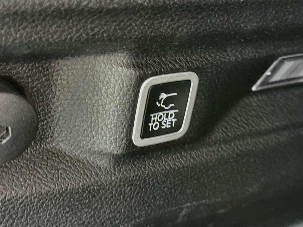 Used 2021 Jeep Grand Cherokee L Limited AWD/4WD image 32