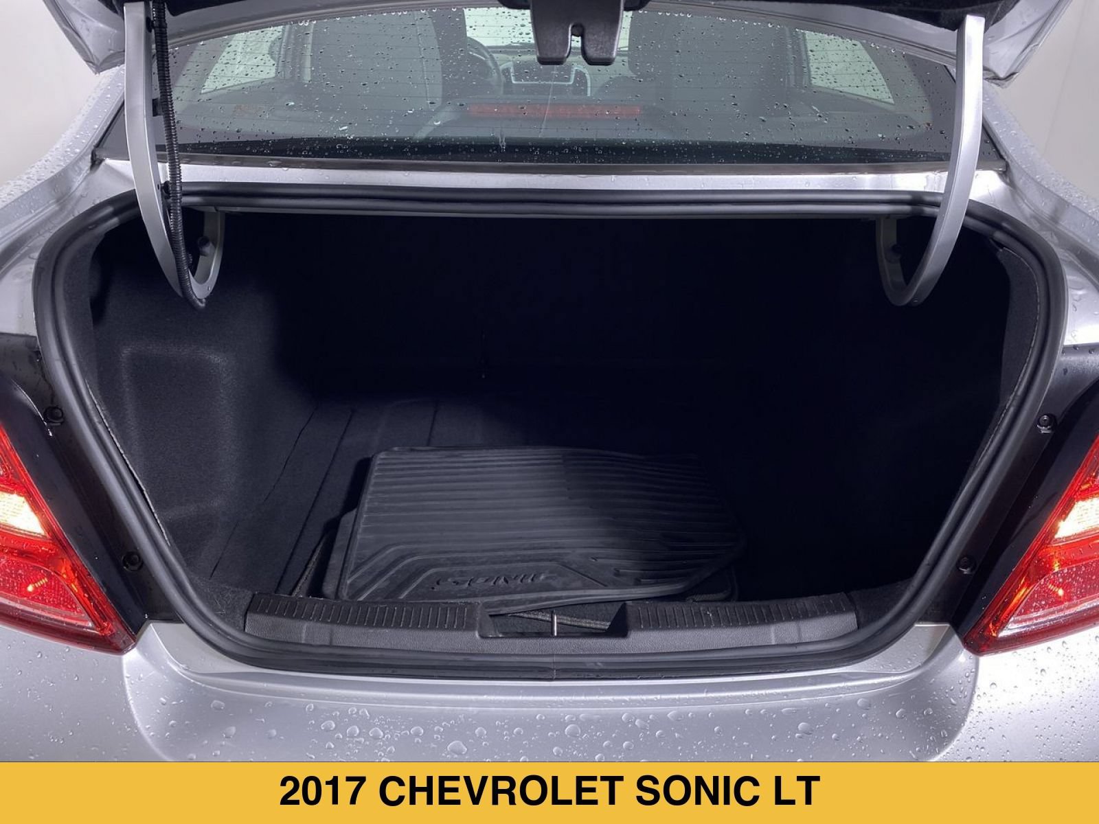 Certified 2017 Chevrolet Sonic LT FWD image 12