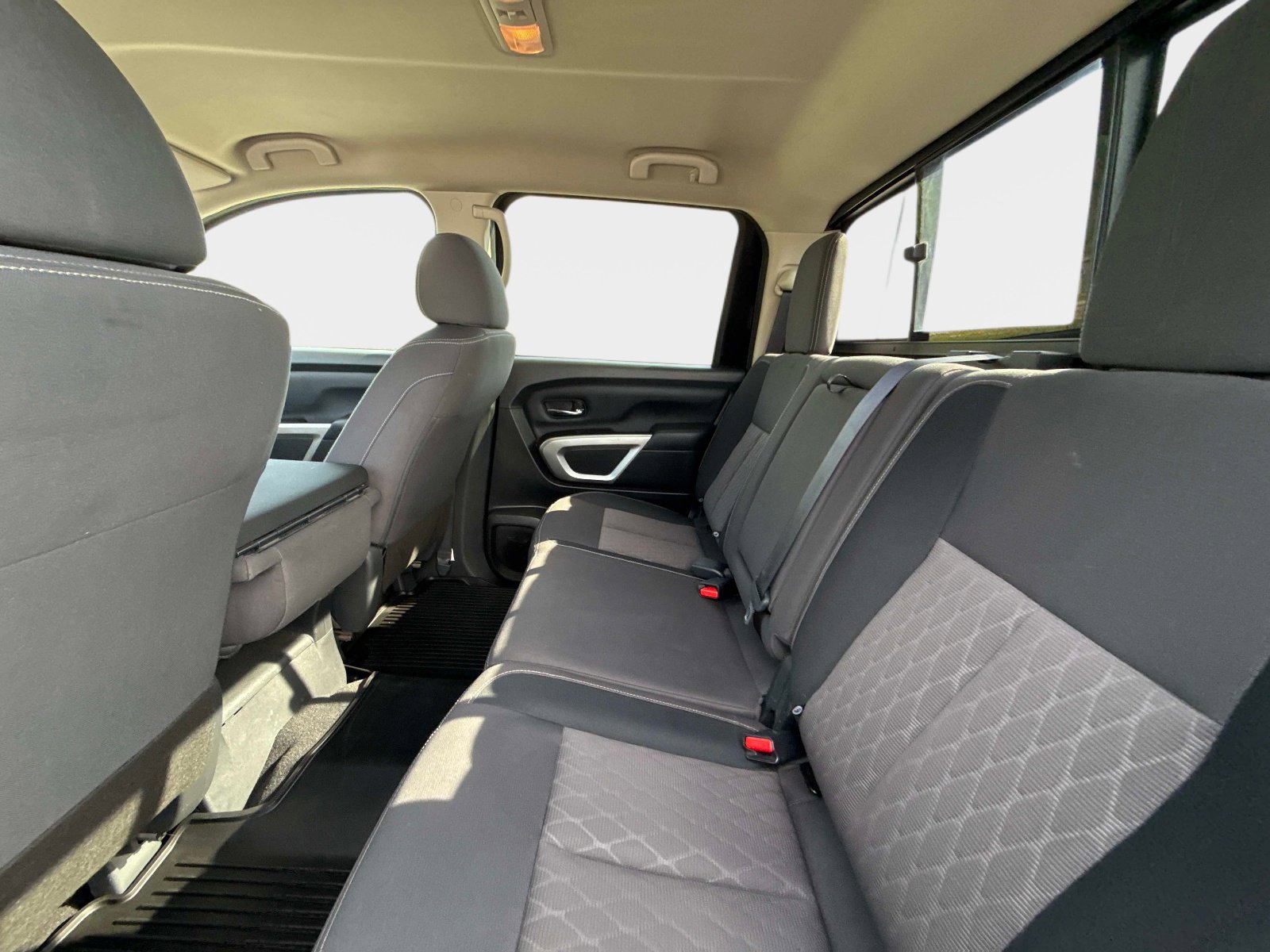 Used 2024 Nissan Titan SV AWD/4WD image 15