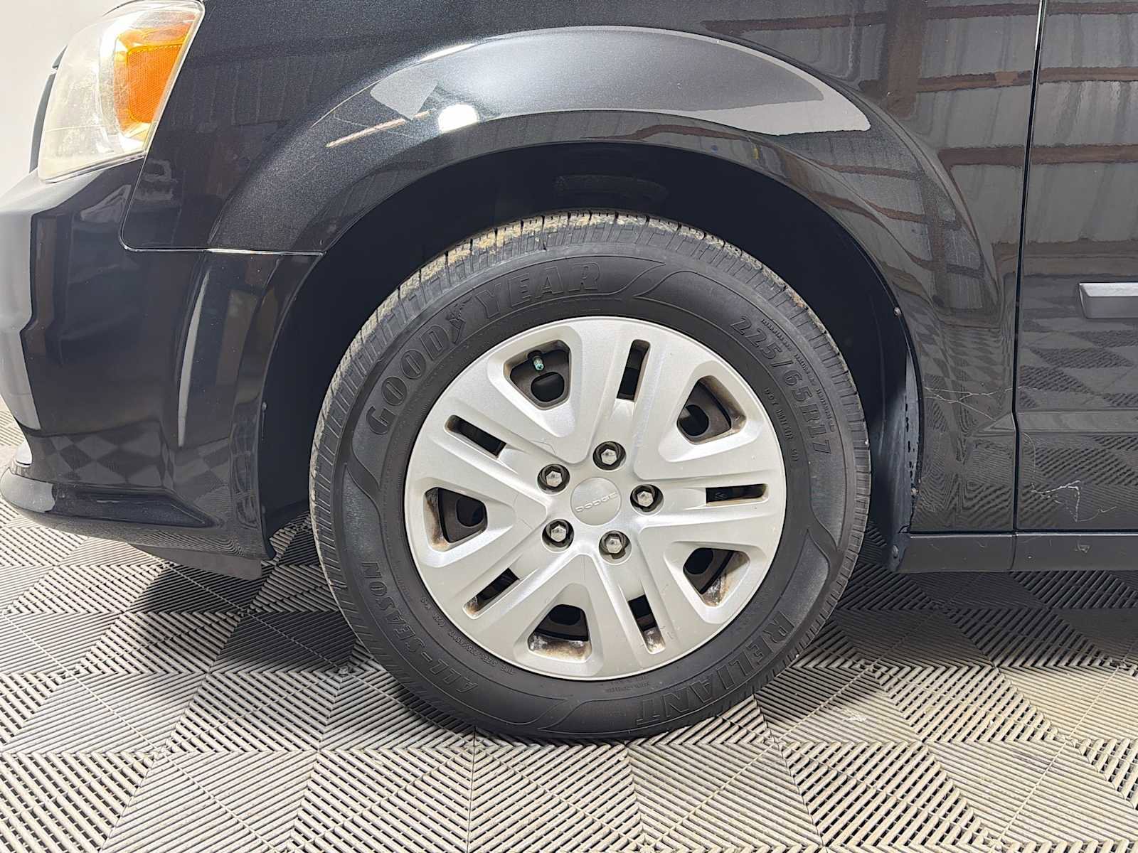 Used 2014 Dodge Grand Caravan American Value Package image 26