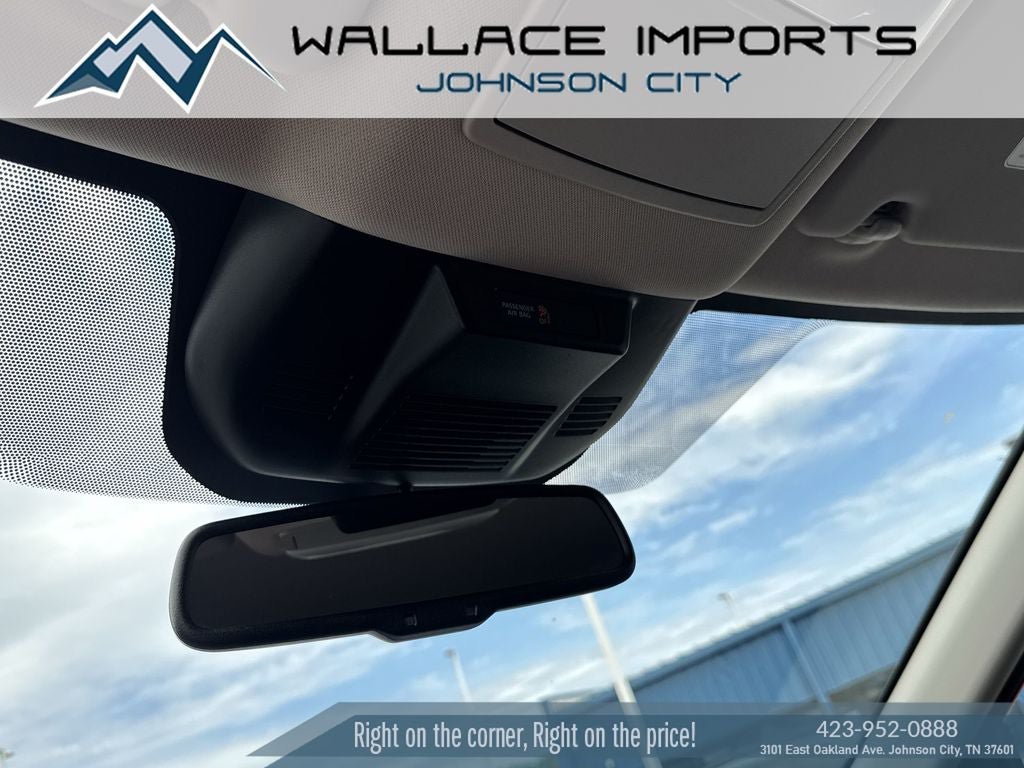 Used 2025 Nissan Rogue SL AWD/4WD image 15