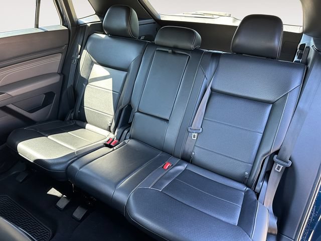 Used 2022 Volkswagen Atlas Cross Sport SE w/ Black Wheel Package AWD/4WD image 15