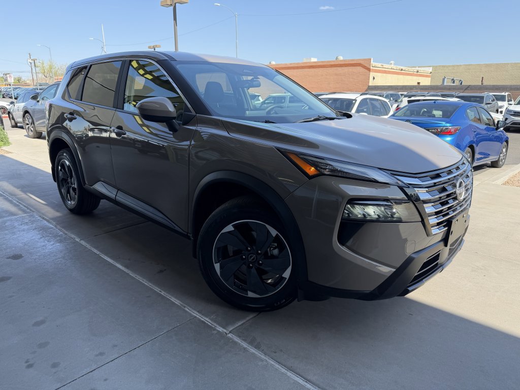 Used 2025 Nissan Rogue SV image 6