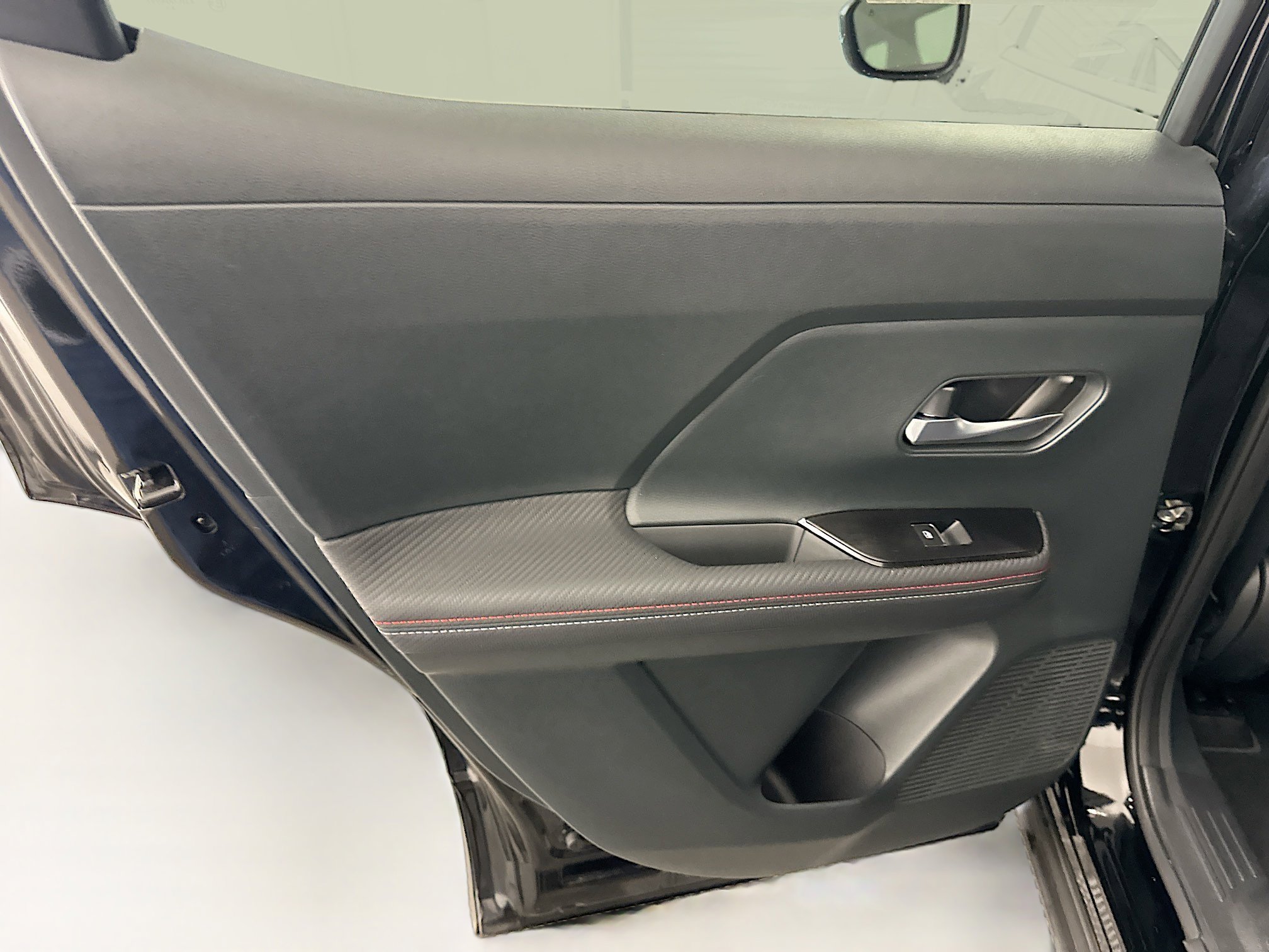 Used 2025 Nissan Kicks SR image 26