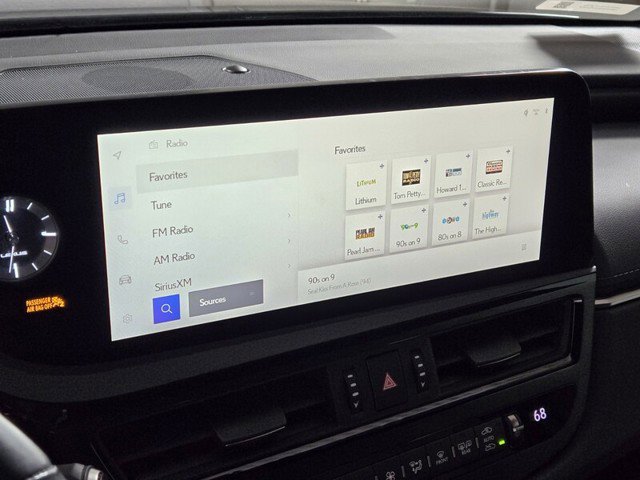 Certified 2023 Lexus ES 300h w/ Premium Package image 35