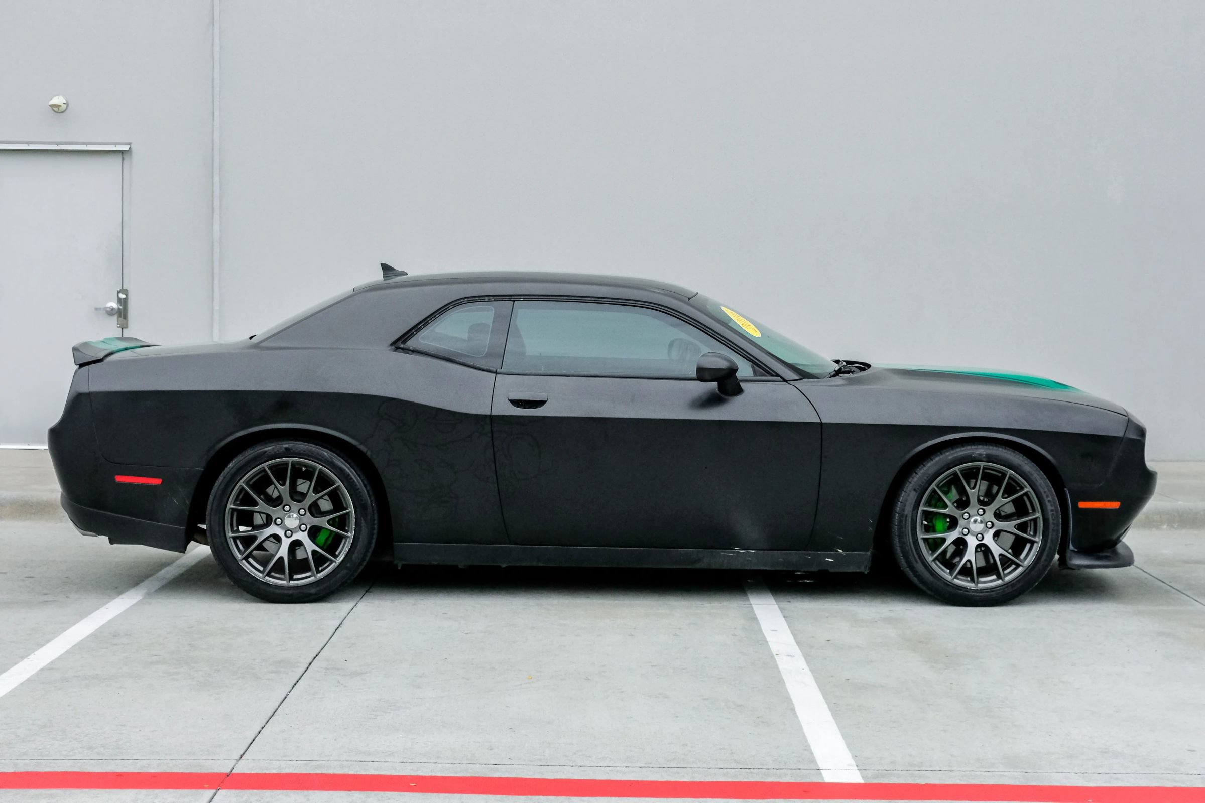 Used 2016 Dodge Challenger SRT w/ Technology Group RWD image 6
