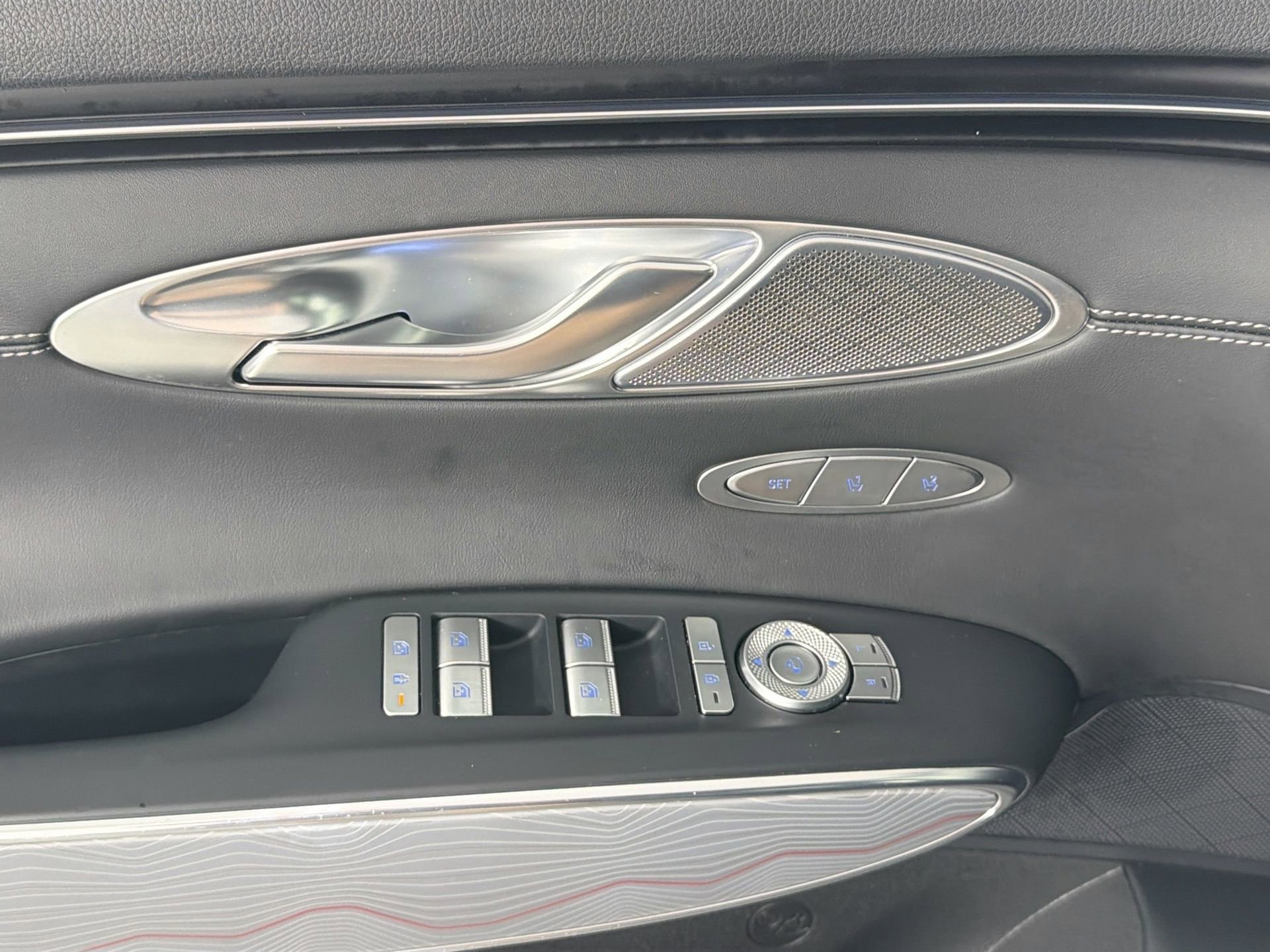 Used 2023 Genesis GV70 2.5T w/ Advanced Package image 18