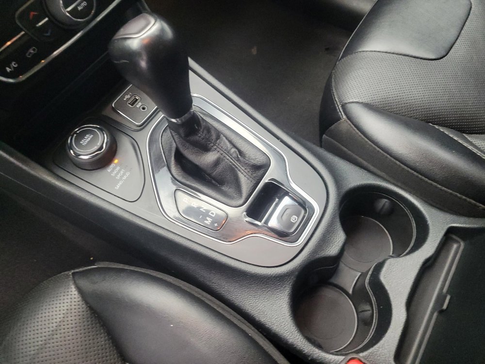 Used 2023 Jeep Cherokee Altitude Lux image 26