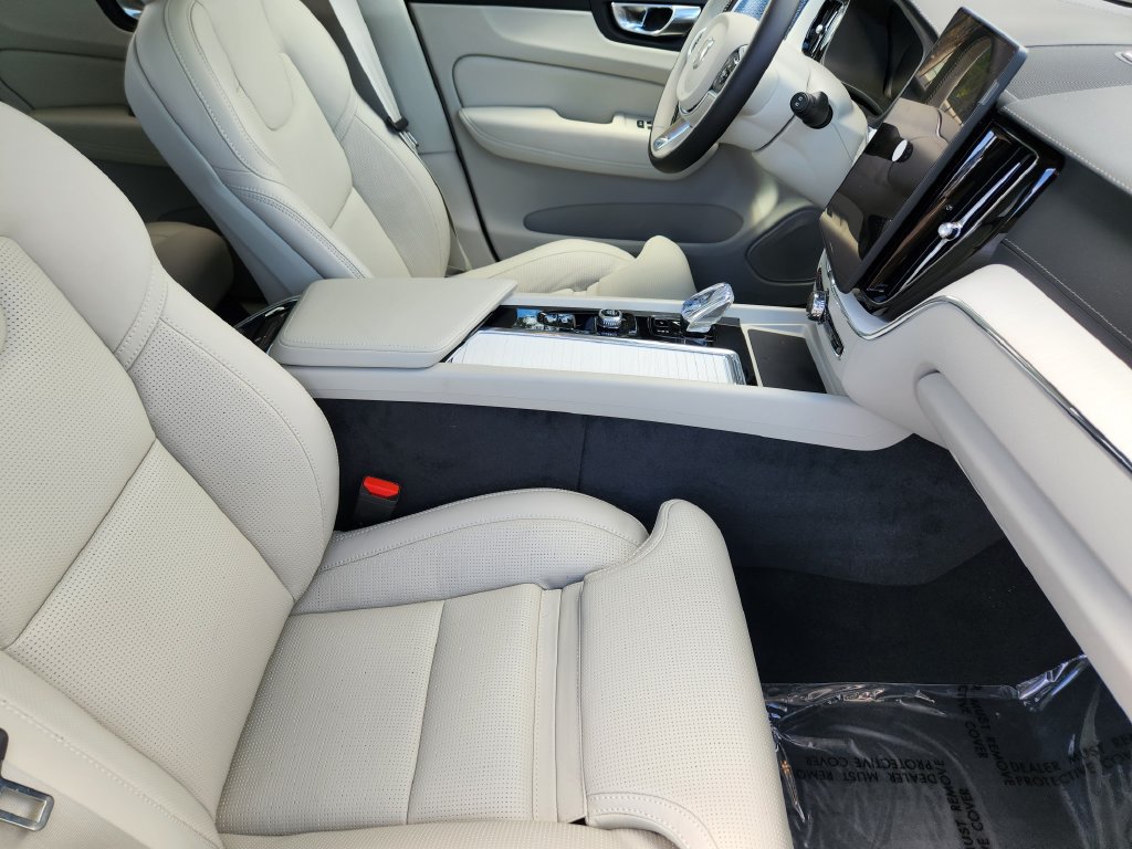 New 2026 Volvo XC60 B5 Ultra w/ Climate Package AWD/4WD image 5
