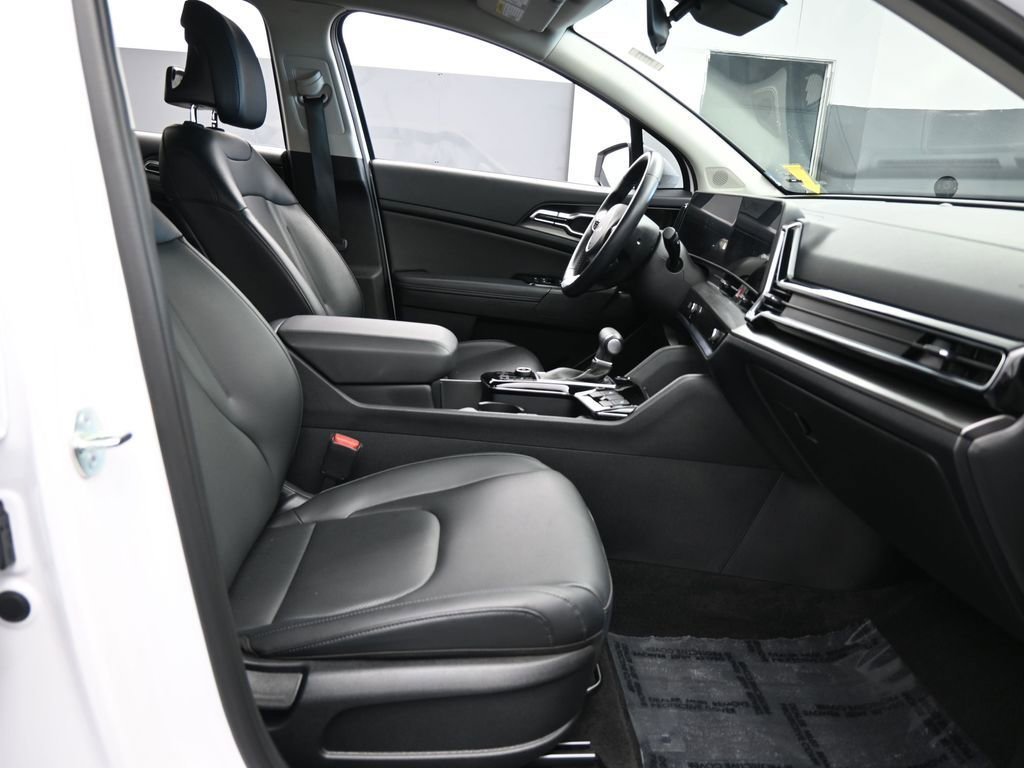 Used 2025 Kia Sportage EX image 46