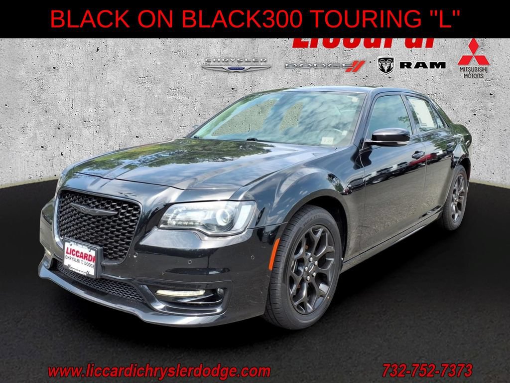 Used 2022 Chrysler 300 Touring L w/ Popular Equipment Group AWD/4WD image 3